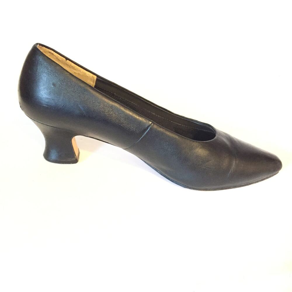 Women's Mushrooms size 9M black leather pump shoes FLAW